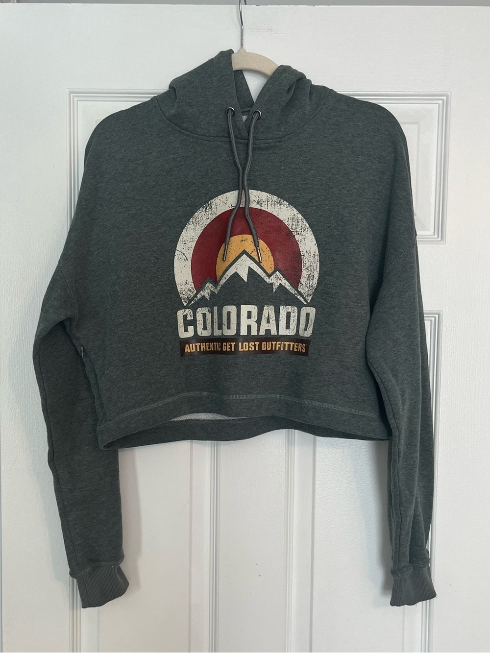 Authentic Get Lost Outfitters Colorado Graphic Cropped Hoodie Sweatshirt